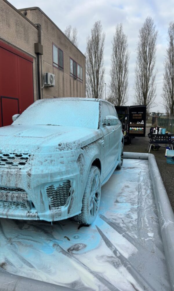 Lavaggio a domicilio Range rover 3 600x1000