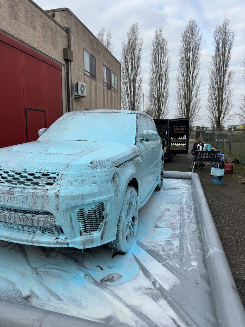 Lavaggio a domicilio Range rover 3